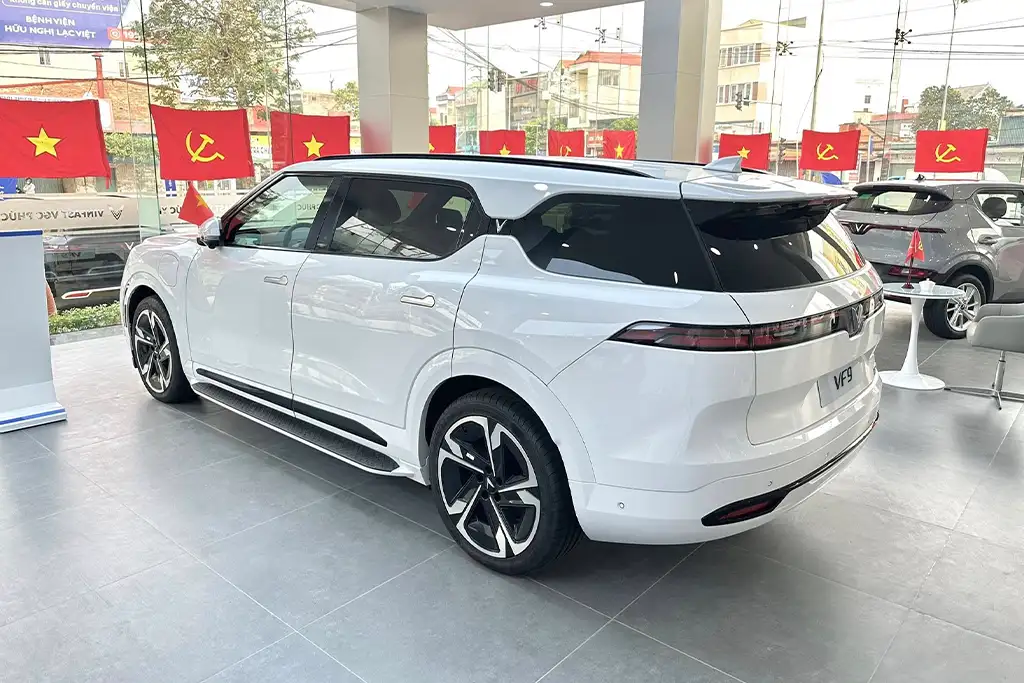 Ưu Đãi Hấp Dẫn và Dịch Vụ Hỗ Trợ Toàn Diện VF 9